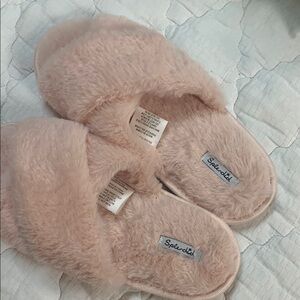 Splendid Pink Fuzzy Slippers
